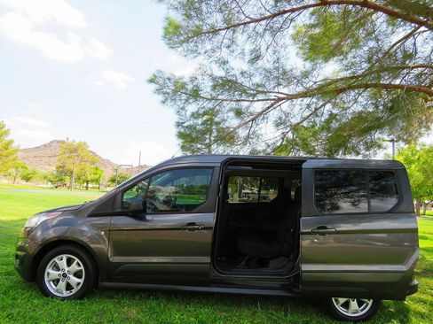 Used 2016 Ford Transit Connect XLT image 4