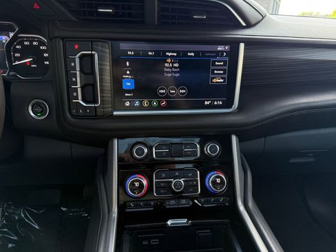 Used 2021 GMC Yukon XL Denali w/ Denali Premium Package AWD/4WD image 27
