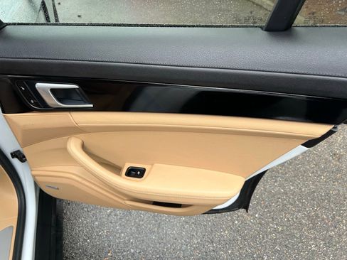 Used 2018 Porsche Panamera 4S image 38