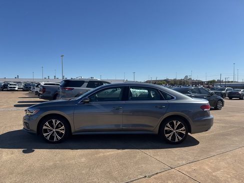 Used 2021 Volkswagen Passat 2.0T SE image 11