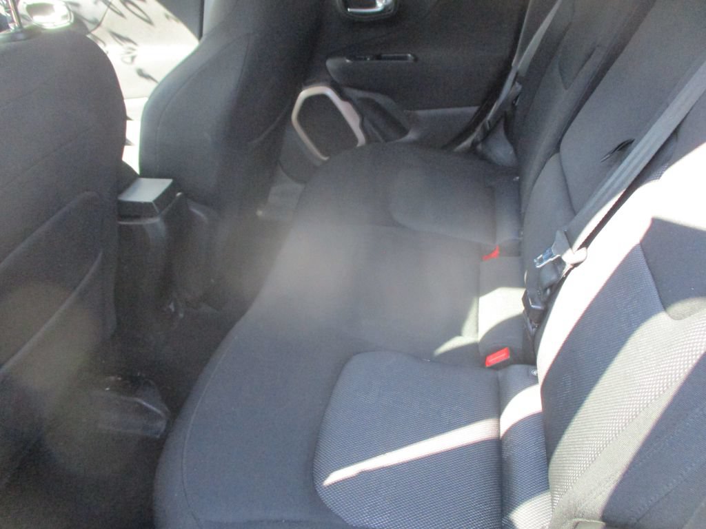 Used 2016 Jeep Renegade Latitude w/ Popular Equipment Group AWD/4WD image 7