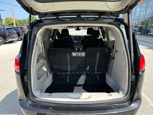 Used 2020 Chrysler Pacifica Touring-L Plus FWD image 12