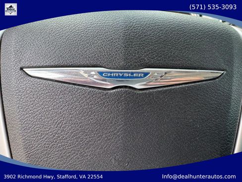 Used 2016 Chrysler Town & Country Touring FWD image 29