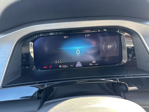 Used 2025 Volkswagen Atlas Cross Sport SE image 32