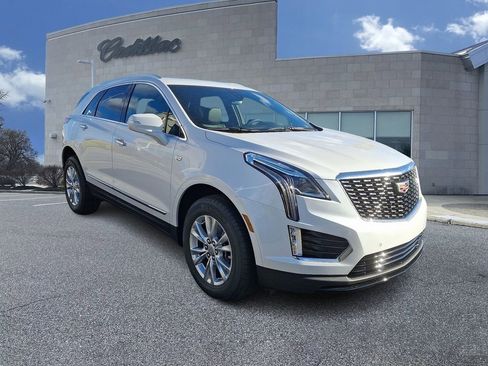New 2026 Cadillac XT5 Luxury image 2