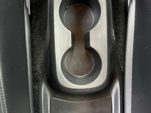 Used 2021 Toyota Highlander XLE image 24