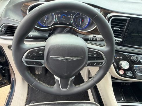 Used 2024 Chrysler Pacifica Limited FWD image 20