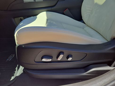 New 2025 Cadillac XT6 Sport w/ Technology Package image 17