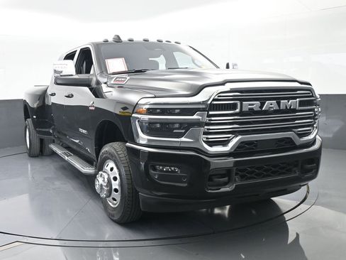 Used 2025 RAM 3500 Laramie image 9