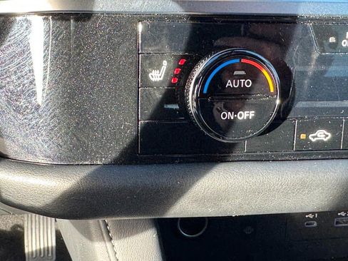 Used 2025 Nissan Pathfinder SL image 25