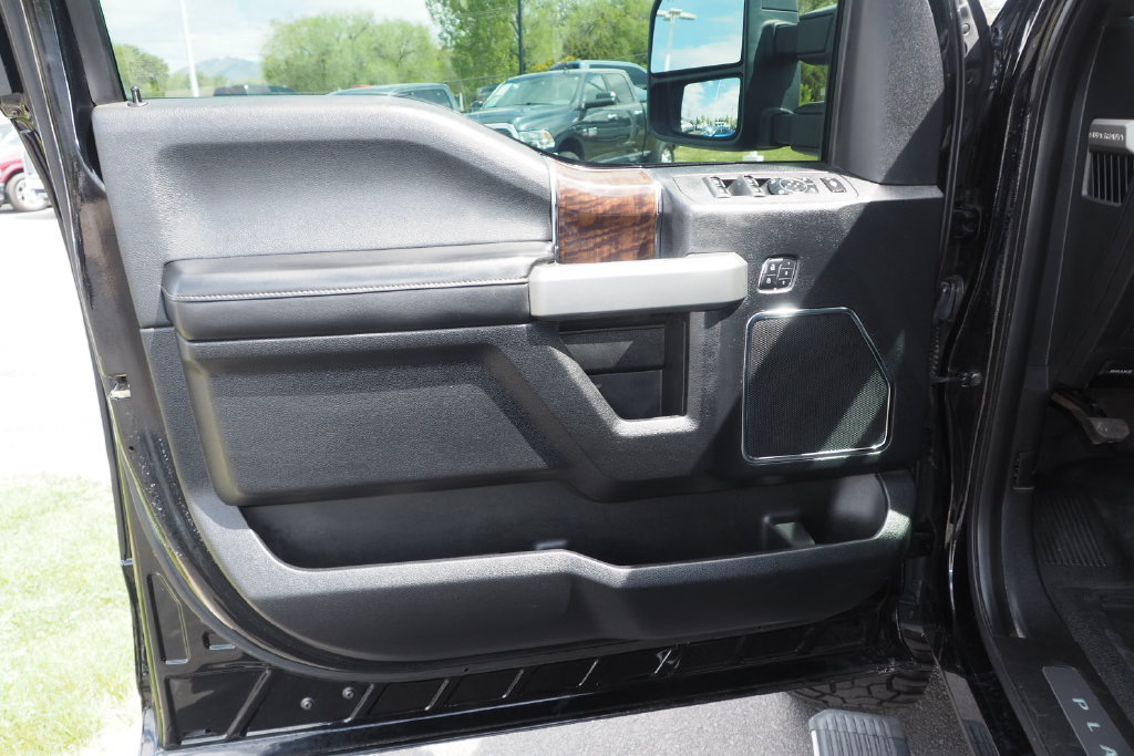 Used 2017 Ford F250 Platinum w/ FX4 Off-Road Package AWD/4WD image 14