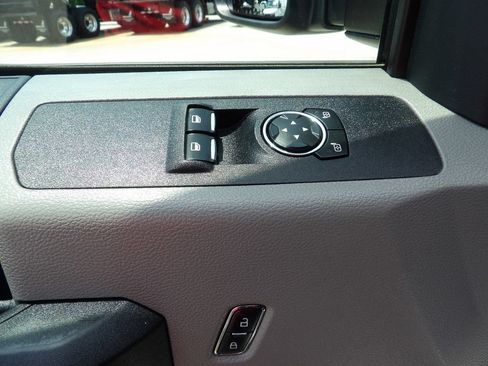 Used 2017 Ford F550 2WD Regular Cab Super Duty image 15