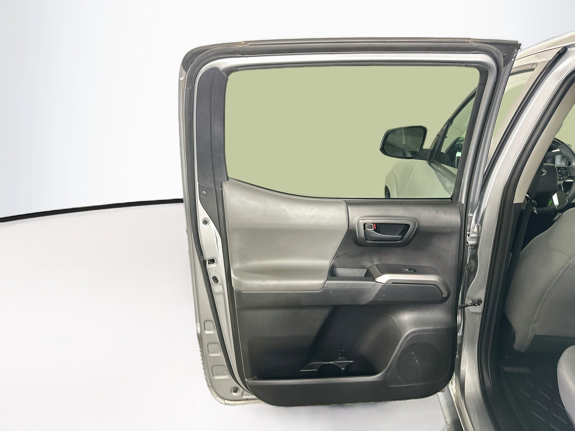 Used 2021 Toyota Tacoma SR5 RWD image 26
