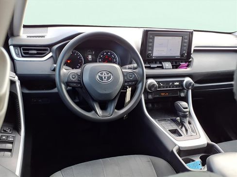 Used 2021 Toyota RAV4 LE image 3