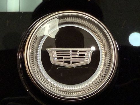 Used 2025 Cadillac Escalade ESV Sport w/ Touring Package image 21