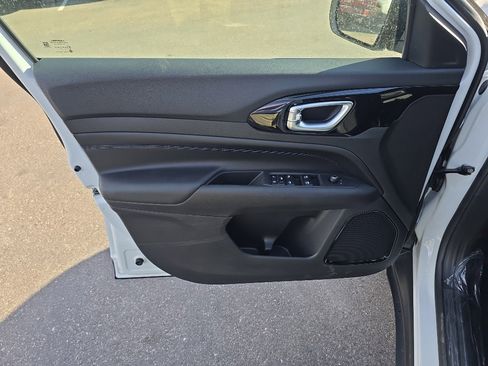 New 2026 Jeep Compass Latitude image 10