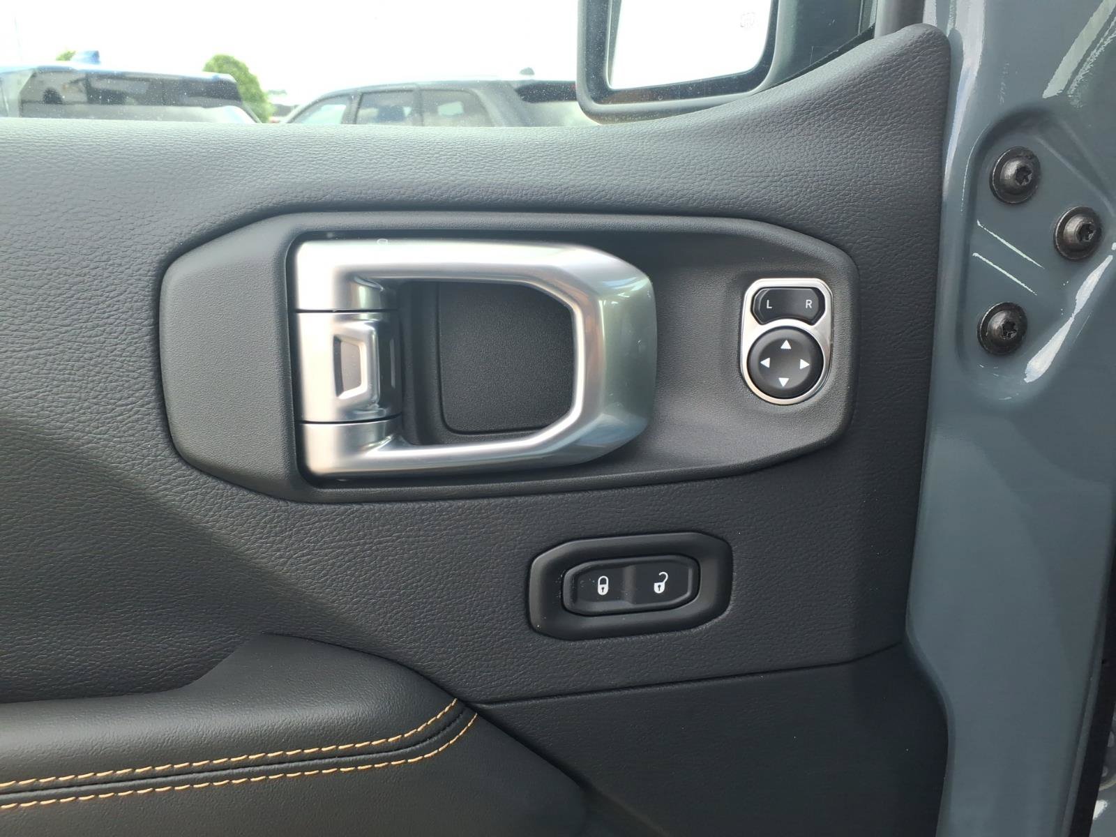 New 2026 Jeep Wrangler Unlimited Sahara AWD/4WD image 15