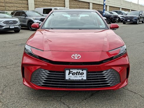 Used 2025 Toyota Camry XLE w/ Premium Plus Package AWD/4WD image 2