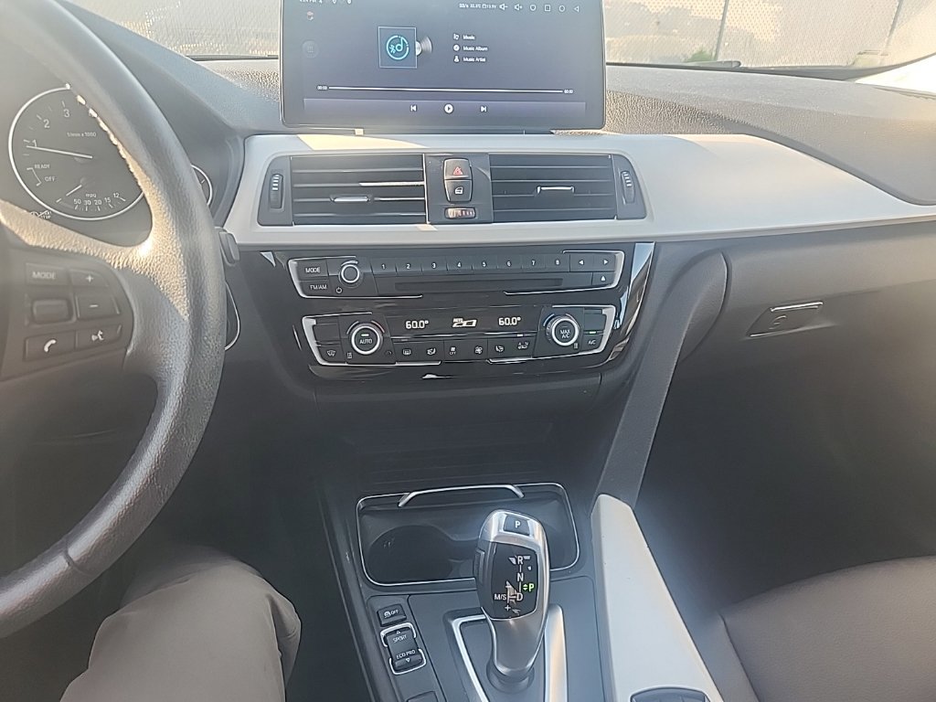 Used 2016 BMW 320i Sedan RWD image 24