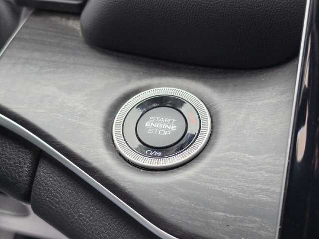 Used 2023 Jeep Grand Cherokee Limited w/ Luxury Tech Group II RWD image 38