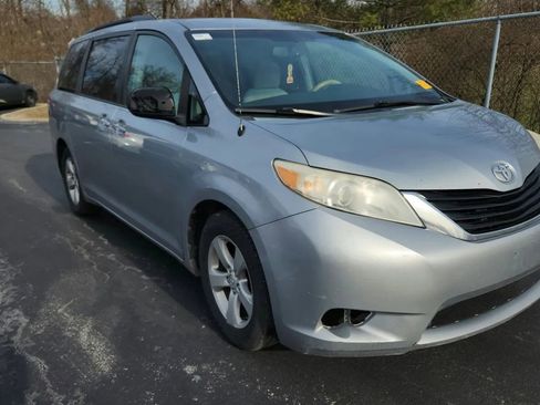 Used 2014 Toyota Sienna LE image 8