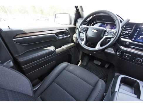 Used 2025 Chevrolet Silverado 1500 LT image 10