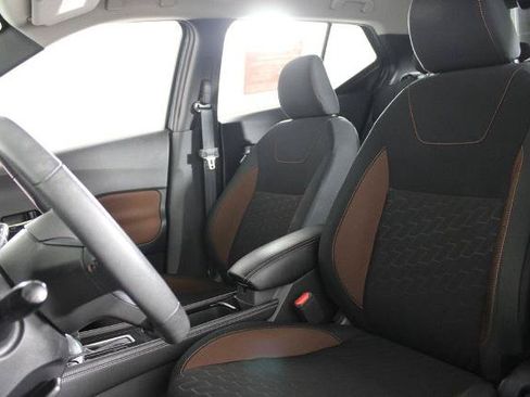 Certified 2024 Nissan Kicks SR FWD image 19