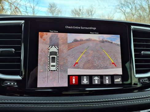 Used 2023 Chrysler Pacifica Limited image 11