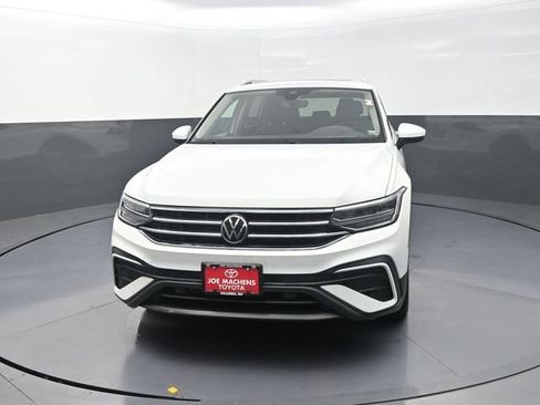 Used 2022 Volkswagen Tiguan SE w/ Panoramic Sunroof Package FWD image 2
