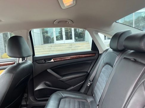 Used 2012 Volkswagen Passat TDI SEL Premium FWD image 10