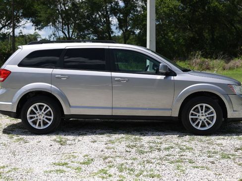 Used 2017 Dodge Journey SXT w/ Comfort/Convenience Group FWD image 13