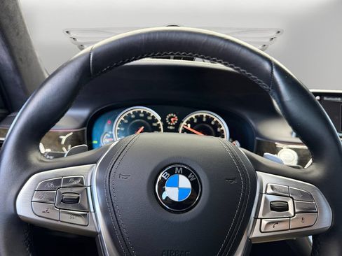 Used 2018 BMW 750i RWD image 20