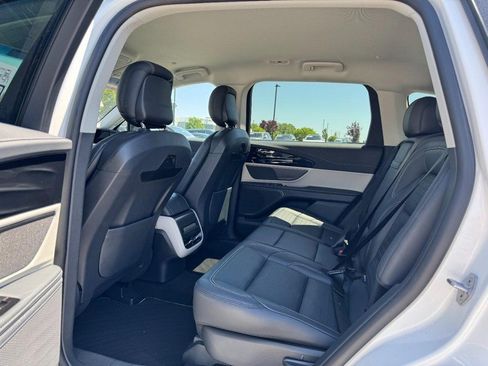Certified 2024 Lincoln Nautilus Reserve AWD/4WD image 12