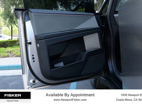 Used 2024 Tesla Cybertruck AWD Crew Cab image 11