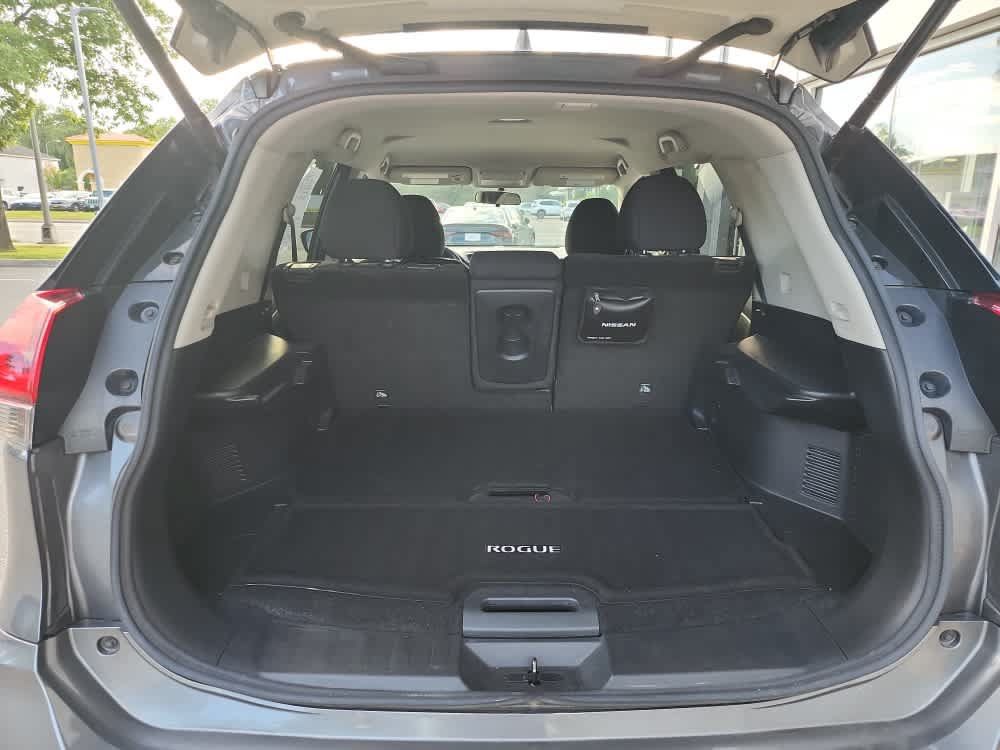 Used 2018 Nissan Rogue SV AWD/4WD image 10