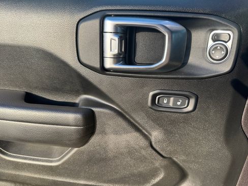 Used 2024 Jeep Wrangler Unlimited AWD/4WD image 16
