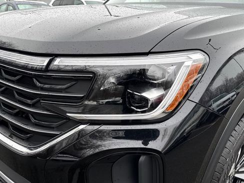 Certified 2025 Volkswagen Atlas Cross Sport SE image 9