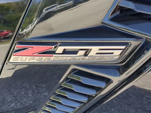 Used 2017 Chevrolet Corvette Z06 w/ Chrome Badge Package image 39