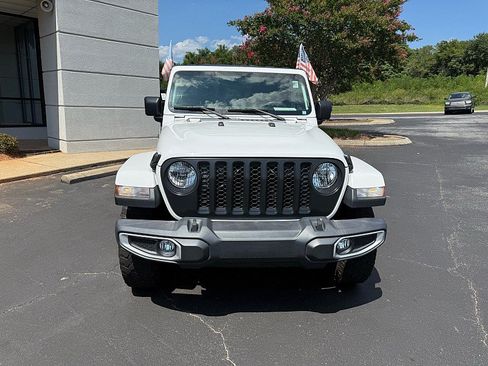 Used 2021 Jeep Gladiator Sport AWD/4WD image 8