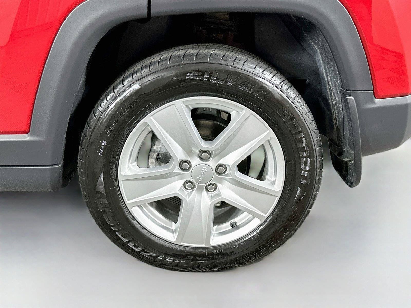 Used 2022 Jeep Compass Latitude w/ Sun and Sound Group AWD/4WD image 30