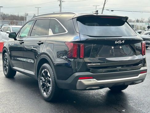 Used 2024 Kia Sorento S image 5