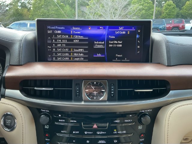 Used 2016 Lexus LX 570 4WD w/ Luxury Package image 19