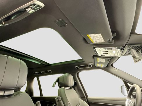 New 2026 Land Rover Range Rover Long Wheelbase SE image 17