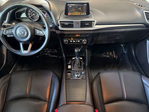 Used 2018 MAZDA MAZDA3 Touring FWD image 3
