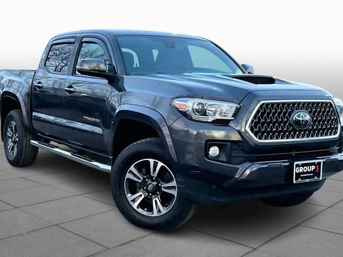 Used 2019 Toyota Tacoma TRD Sport w/ Technology Package image 3