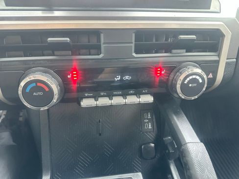 Used 2024 Toyota Tacoma TRD Sport AWD/4WD image 29