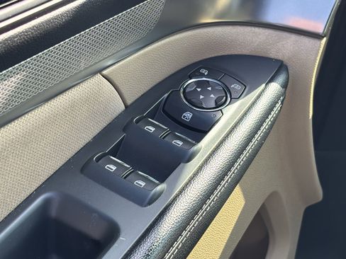 Used 2017 Ford Explorer FWD image 13