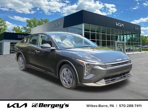 Certified 2025 Kia K4 FWD image 3