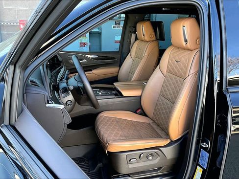 Used 2024 Cadillac Escalade Sport w/ LPO, ONYX Package image 7