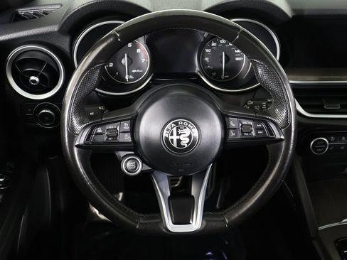 Used 2022 Alfa Romeo Stelvio Ti image 40
